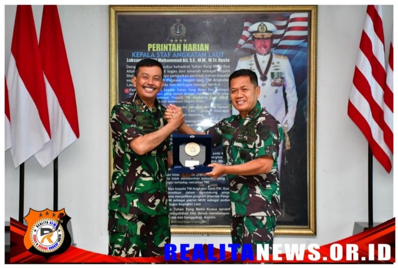 Komandan Pasmar 3 Brigjen TNI (Mar) Sugianto, S. Sos., melaksanakan Courtesy Call ke Komando Armada III - [ RealitaNews.OR.ID ]