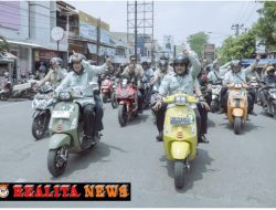 Unik ! Batur Paslon Calon Bupati Dan Wakil Bupati Grobogan Naik Vespa Ke KPU