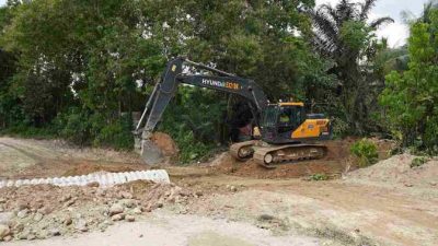 PGM dan Warga Desa Hulawa Gotong Royong Perbaiki Jalan Dusun Butato dan Poladingo